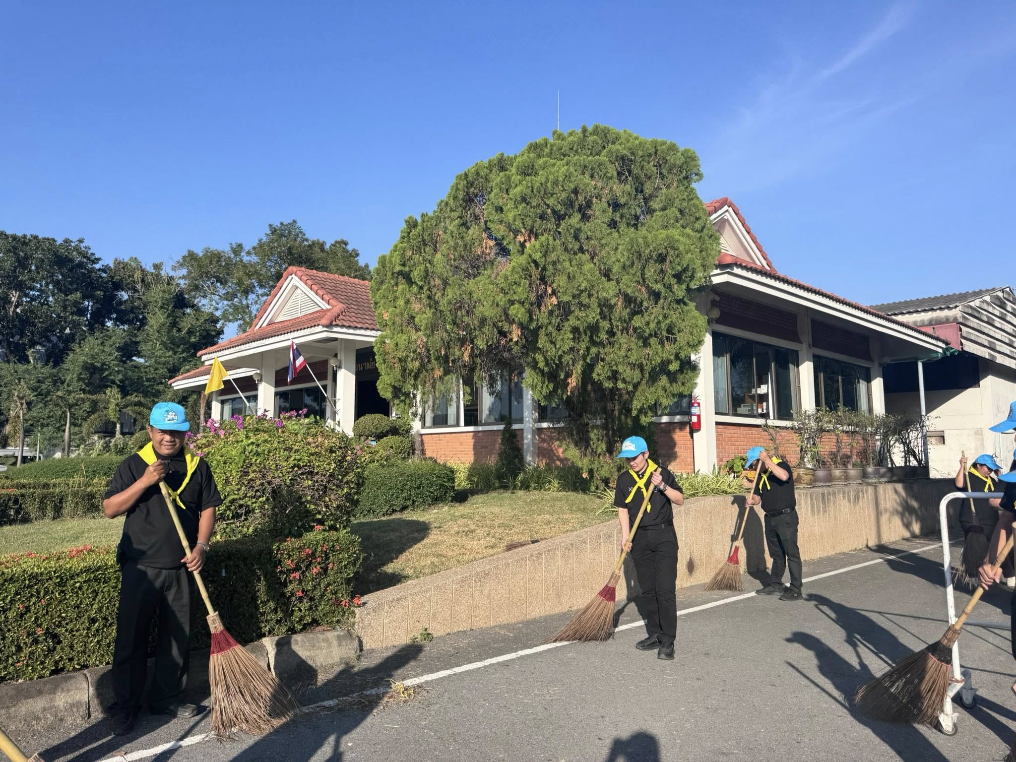 title - ส.ป.ก.อ่างทอง เข้าร่วมโครงการจิตอาสาพัฒนา กระทรวงเกษตรและสหกรณ์ “เราทำความดี ด้วยหัวใจ” เนื่องในโอกาสวันคล้ายวันพระบรมราชสมภพ พระบาทสมเด็จพระบรมชนกาธิเบศร มหาภูมิพลอดุลยเดชมหาราช บรมนาถบพิตร วันชาติ และวันพ่อแห่งชาติ 5 ธันวาคม 2568